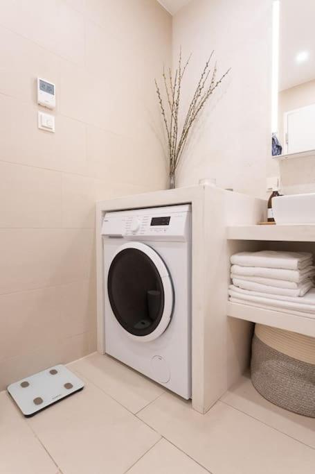 Dream Apartment - Central And Quiet With Ac And Free Parking Garage Відень Екстер'єр фото